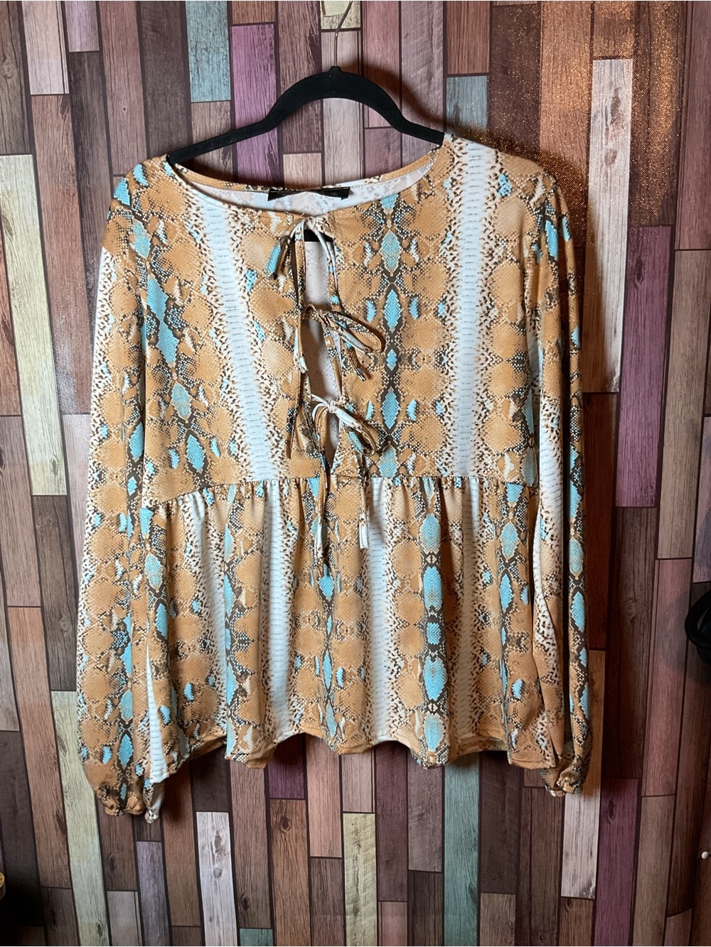 Lucky & Blessed L&B Turquoise Snake Printed Front Tie Slit Blouse Medium NWT